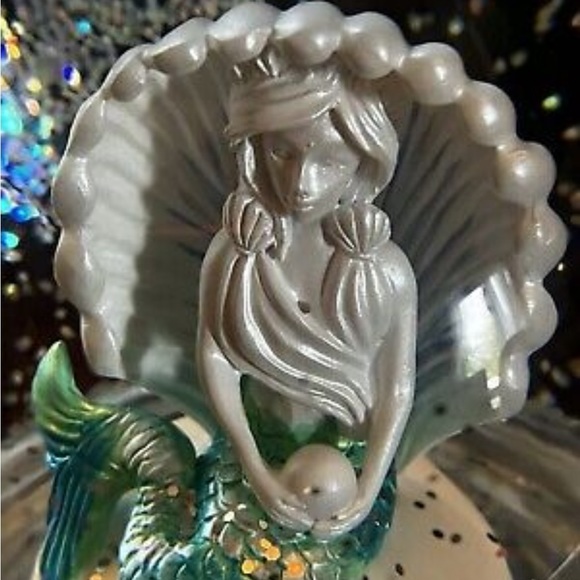 NWT 🧜🏻‍♀️Mermaid light-up Water Globe 3 wick candle holder - Picture 2 of 7